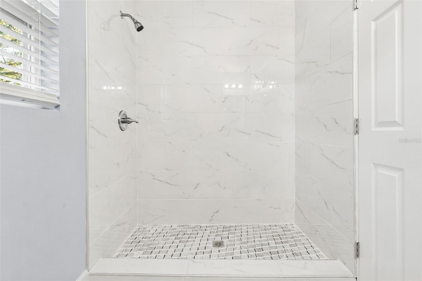 Image 22 of 24 For 2725 Columbus Drive