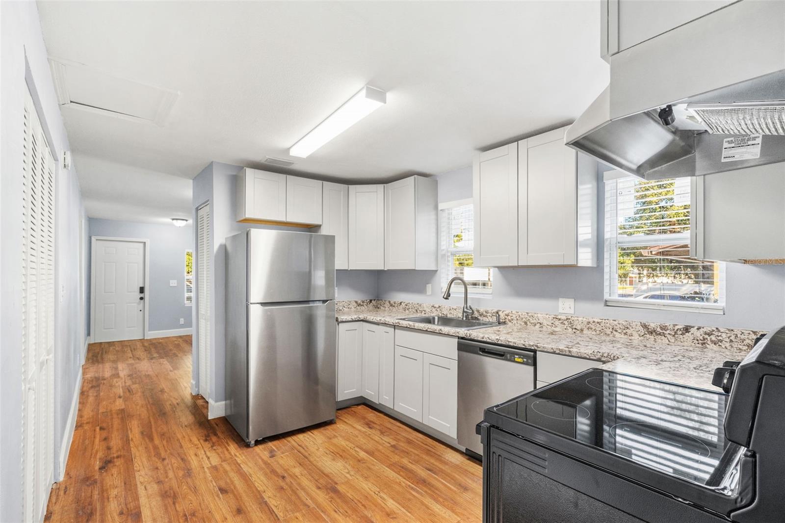 Image 9 of 24 For 2725 Columbus Drive