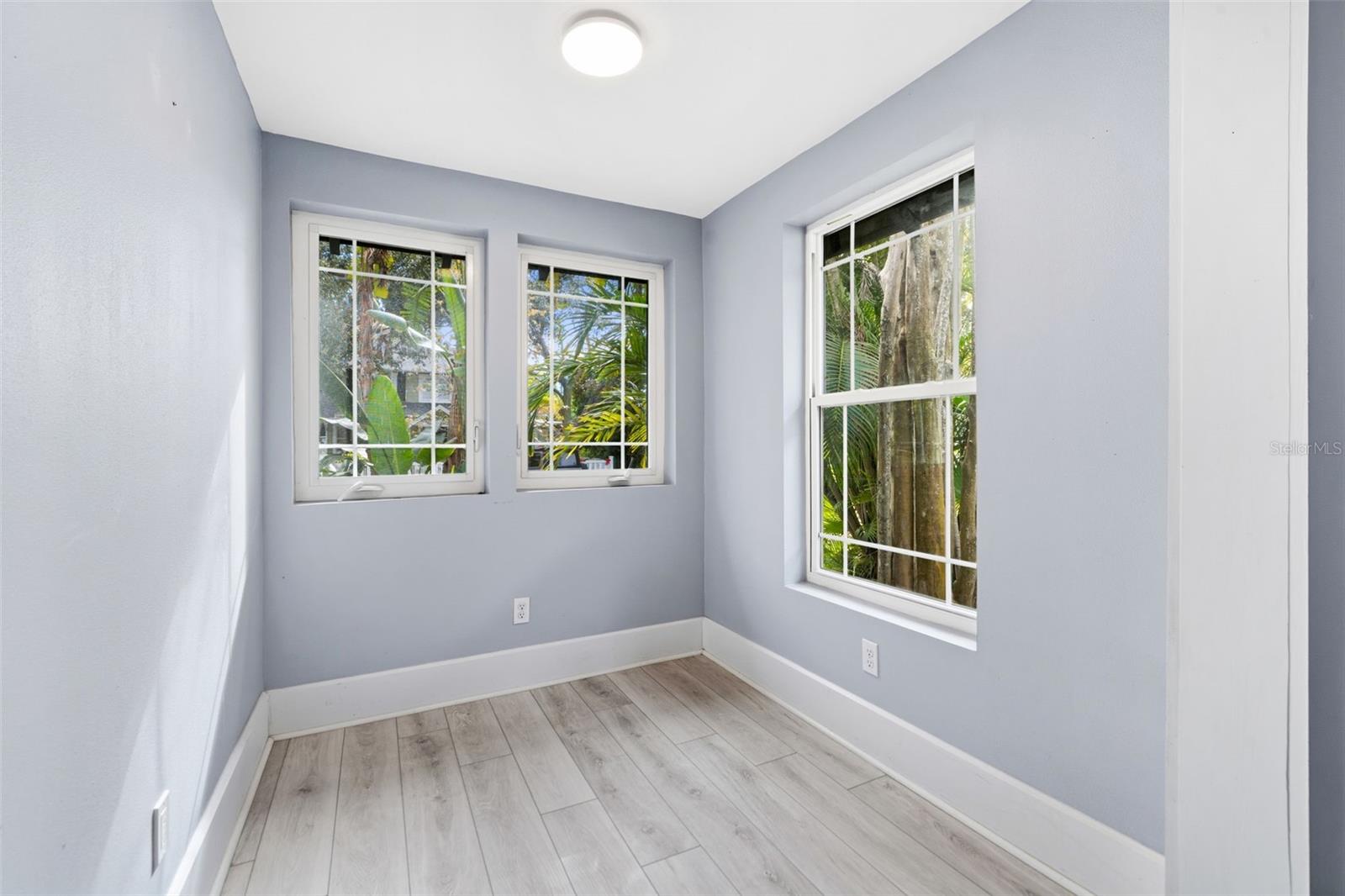 Image 21 of 44 For 313 23rd Avenue N