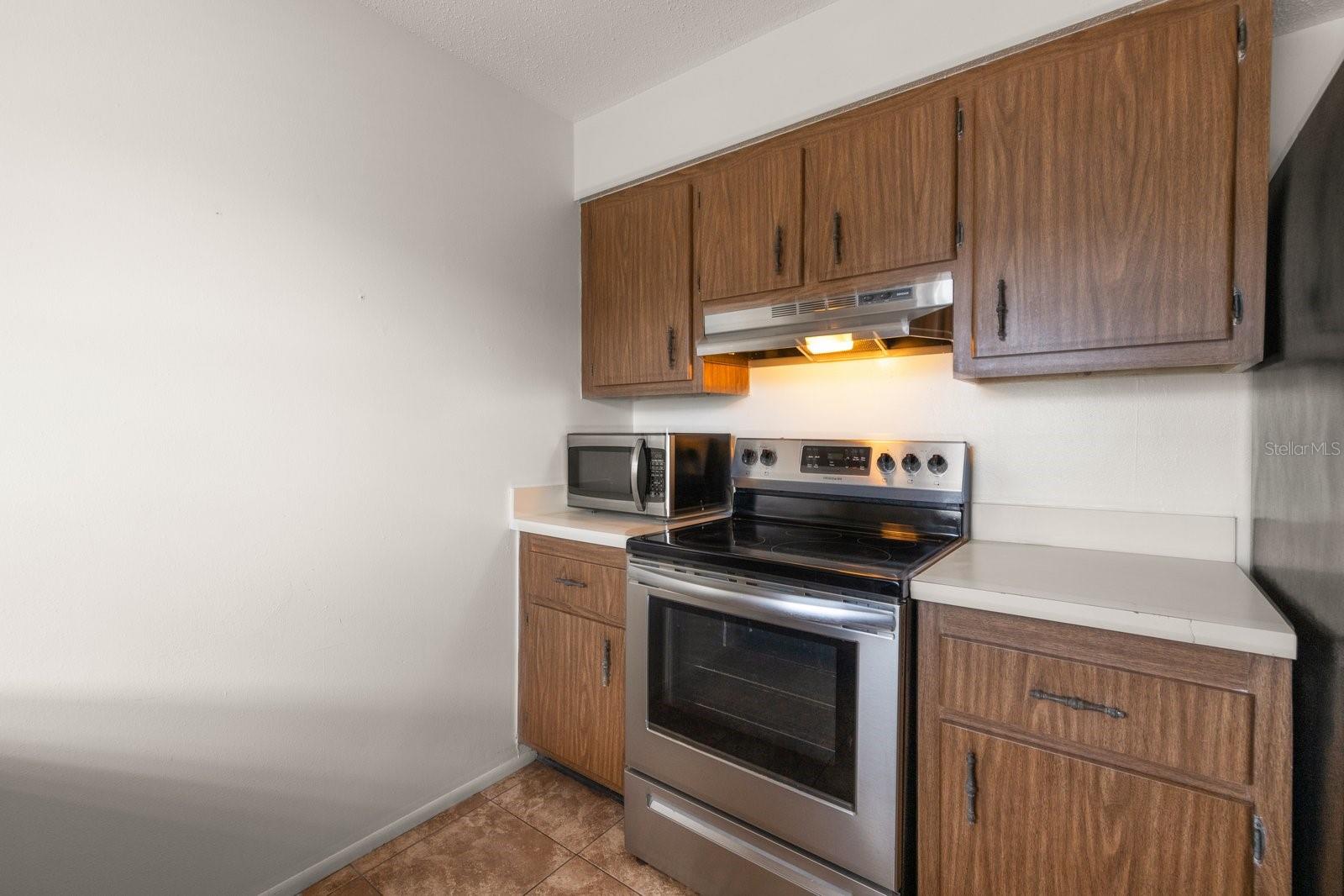 Image 10 of 25 For 200 Country Club Drive 906