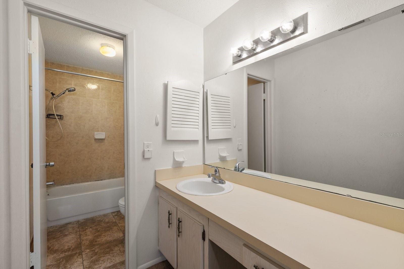 Image 17 of 25 For 200 Country Club Drive 906