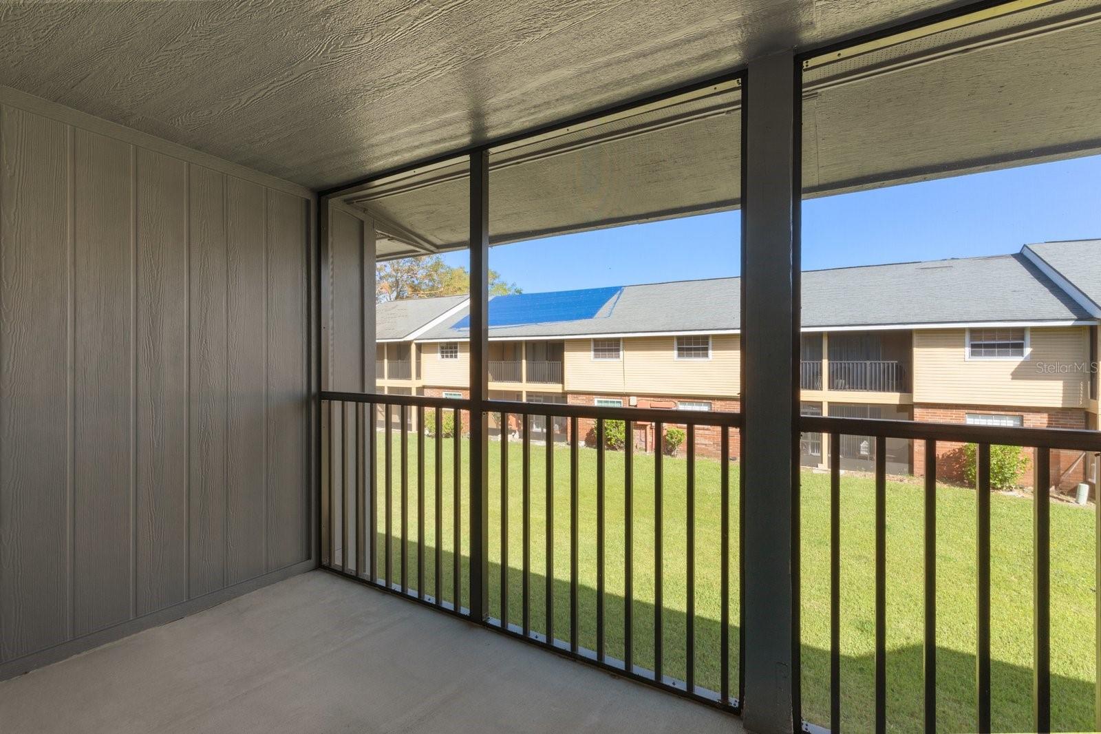 Image 18 of 25 For 200 Country Club Drive 906