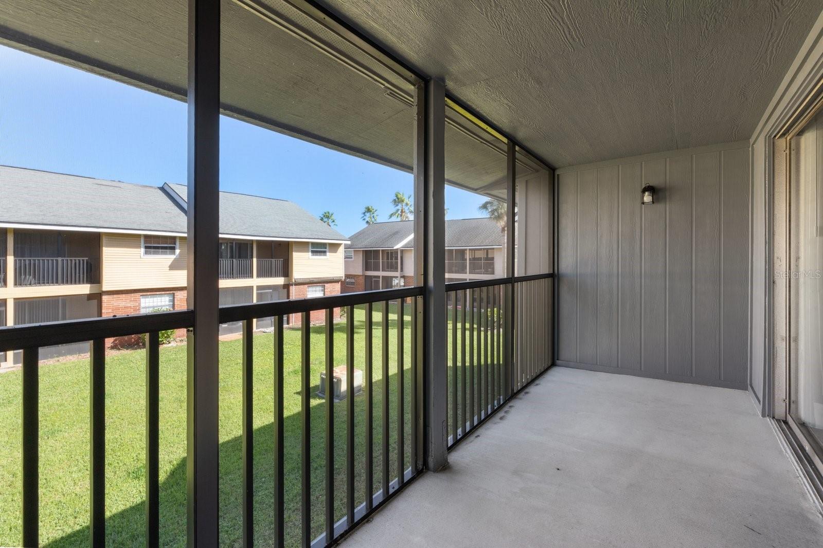 Image 19 of 25 For 200 Country Club Drive 906