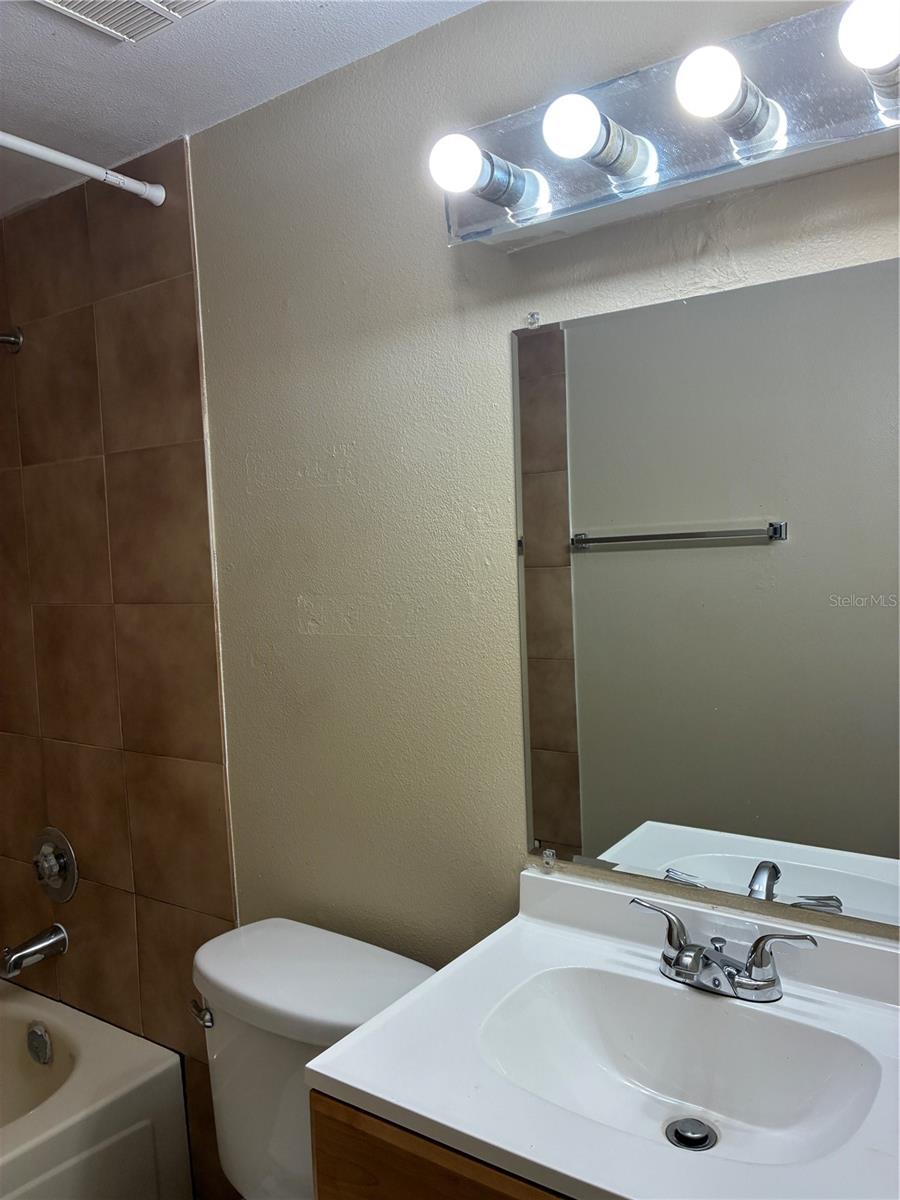 Image 9 of 16 For 7193 E Bank Dr