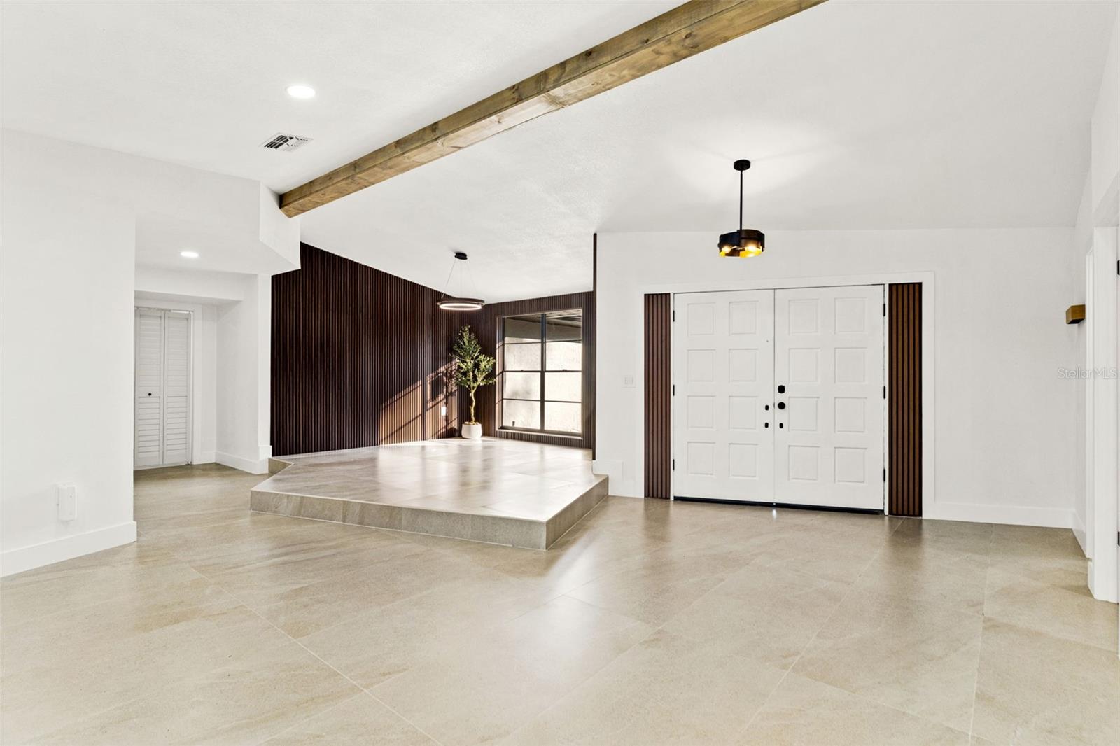 Image 14 of 87 For 8019 River Country Drive