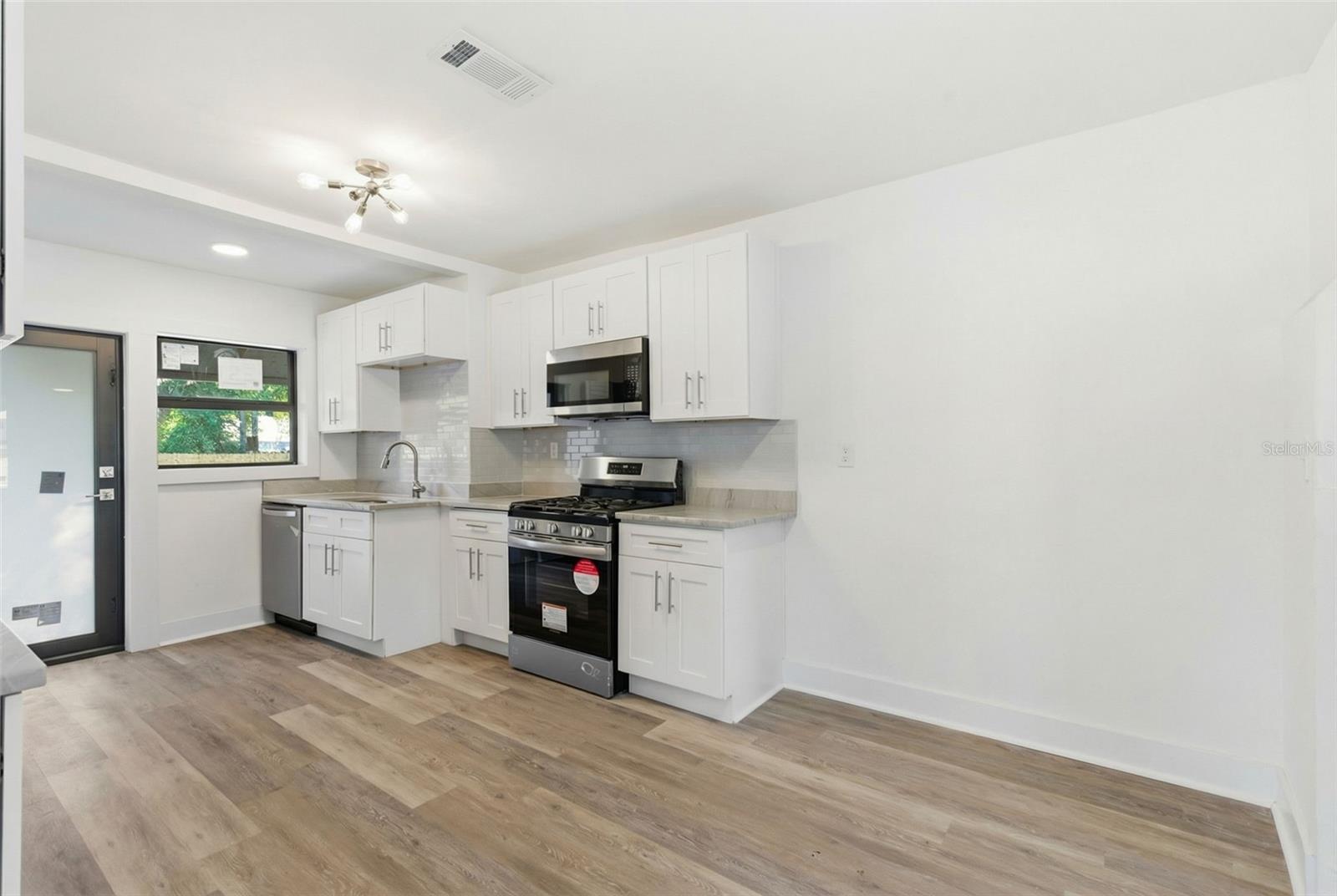 Image 11 of 26 For 1326 13th Avenue S