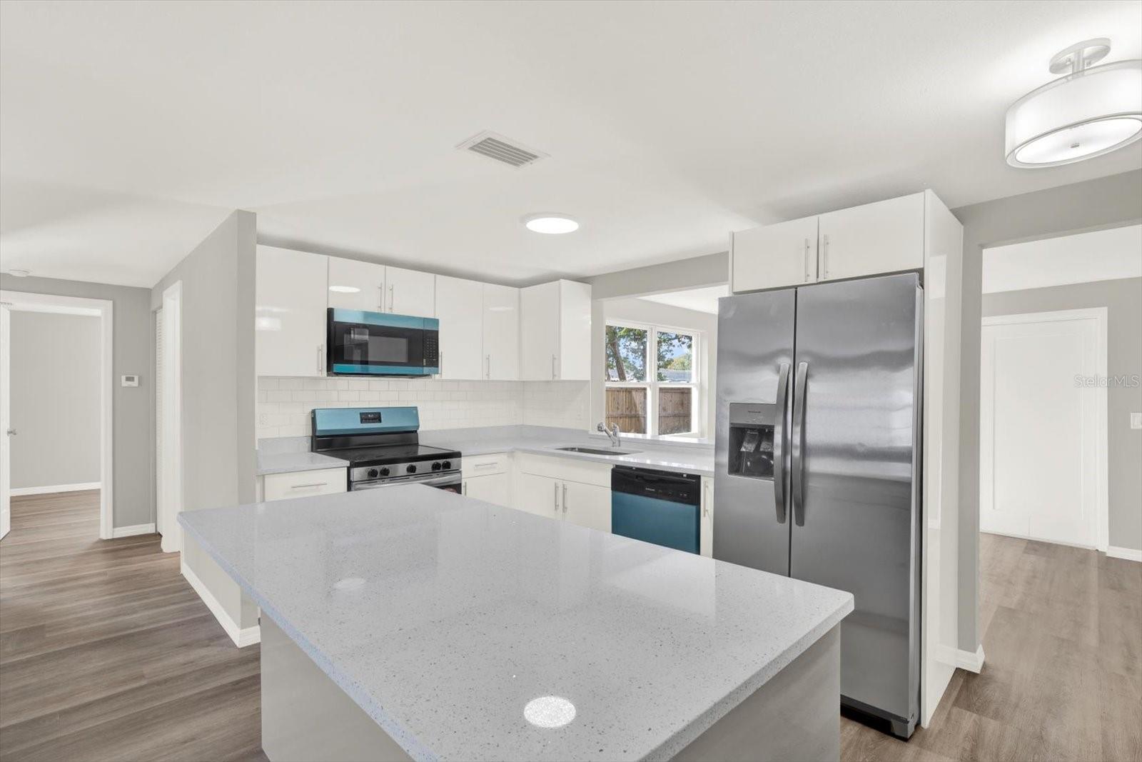 Image 10 of 33 For 12801 College Hill Drive