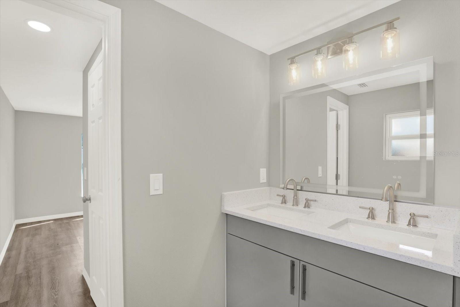 Image 17 of 33 For 12801 College Hill Drive