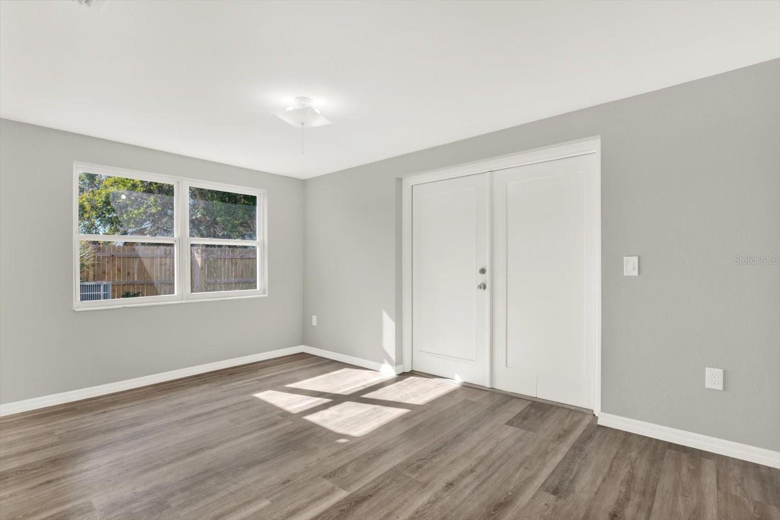 Image 19 of 33 For 12801 College Hill Drive