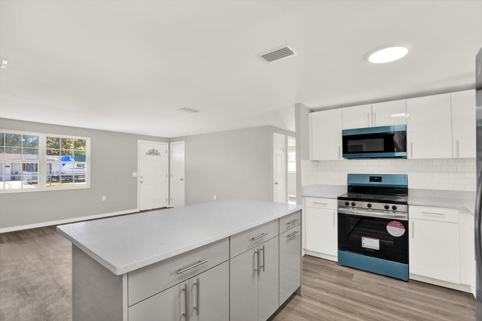 Image 5 of 33 For 12801 College Hill Drive