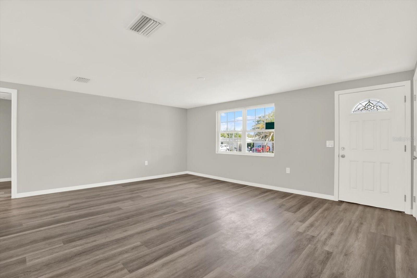 Image 9 of 33 For 12801 College Hill Drive