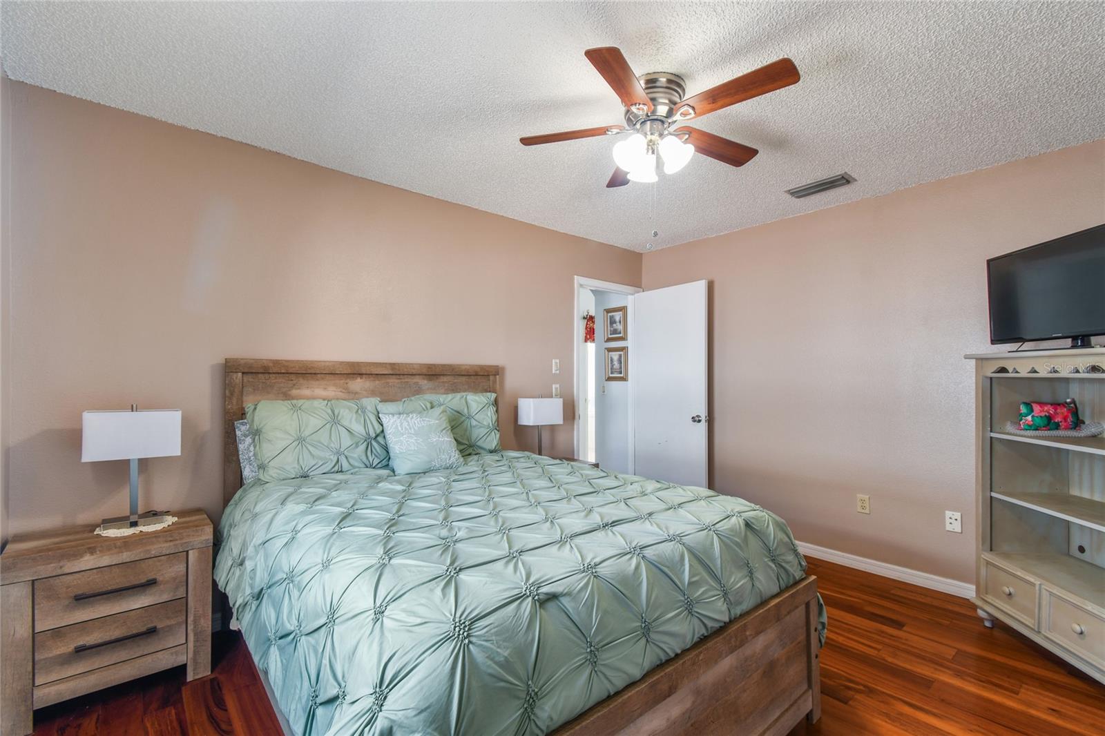 Listing photo id 40 for 13170 Pirate Lane