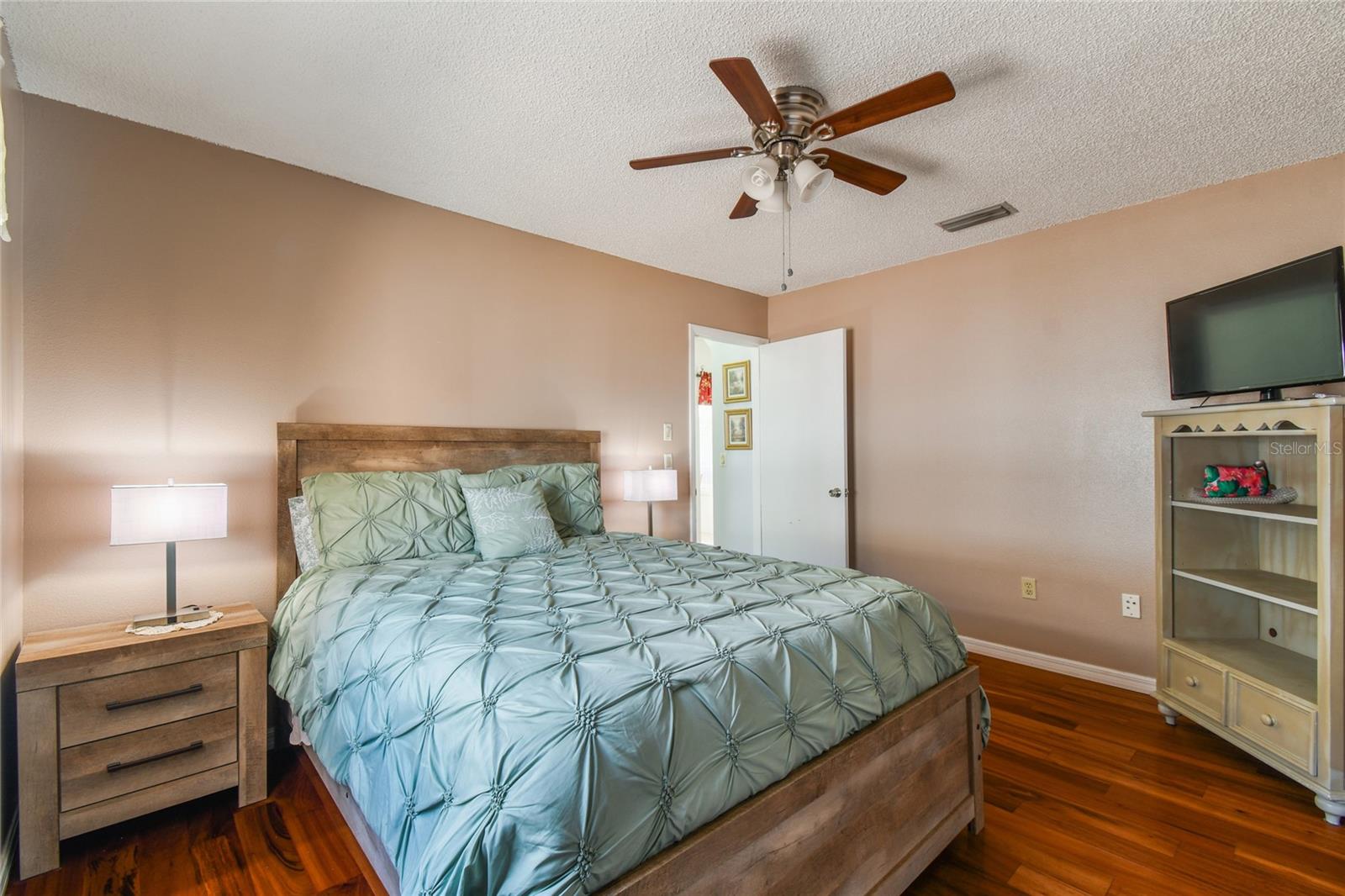 Listing photo id 46 for 13170 Pirate Lane