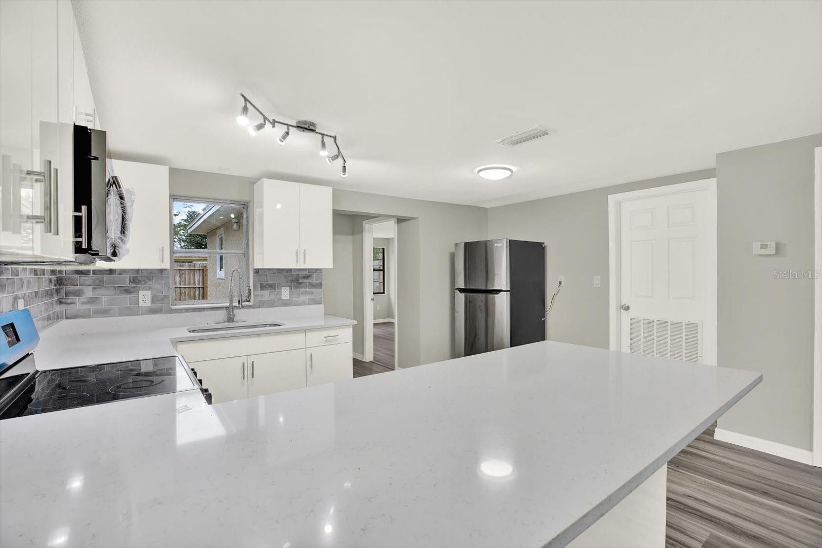 Image 6 of 32 For 5038 Galaxy Drive