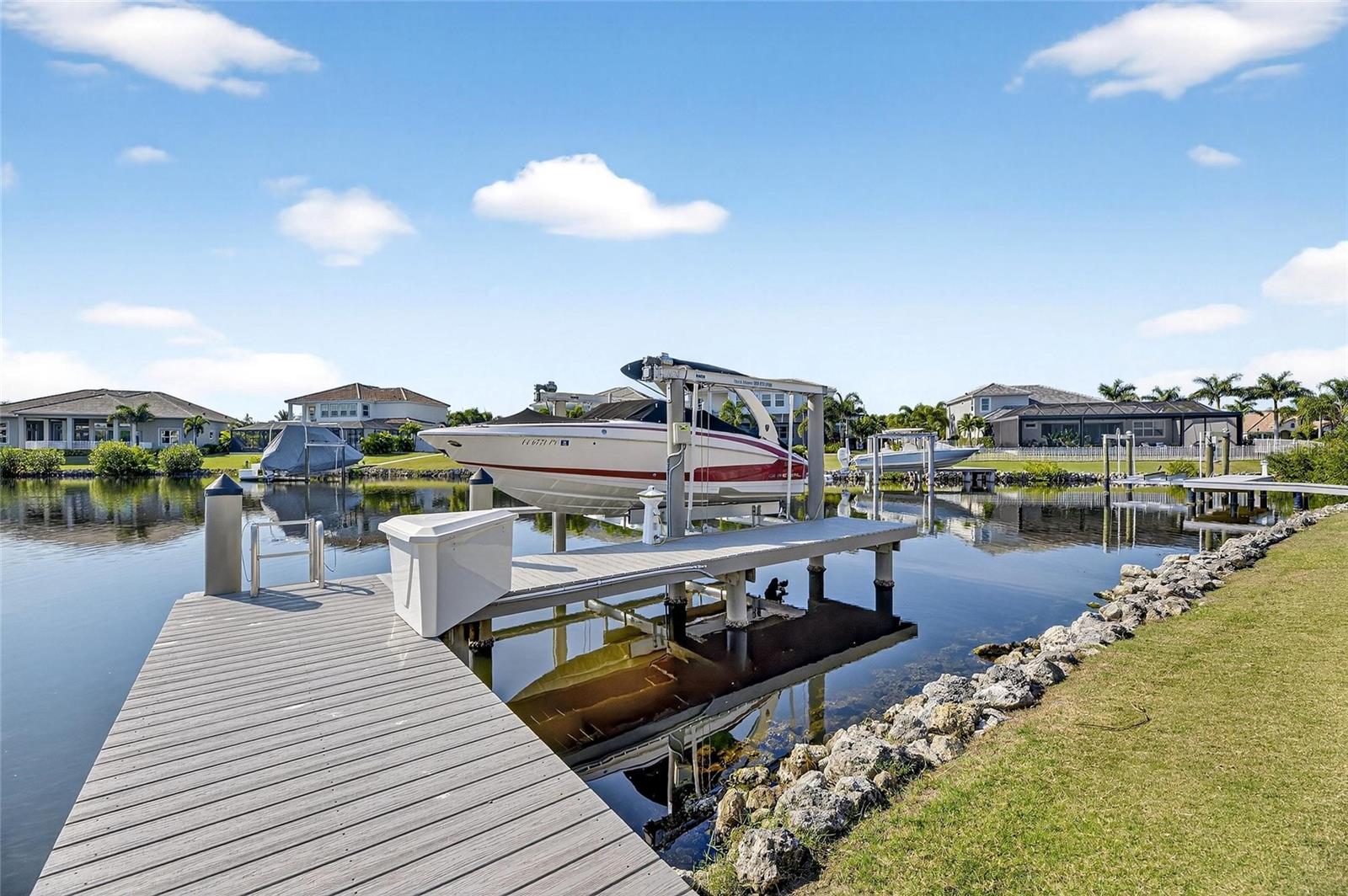 Listing photo id 2 for 851 Manns Harbor Drive