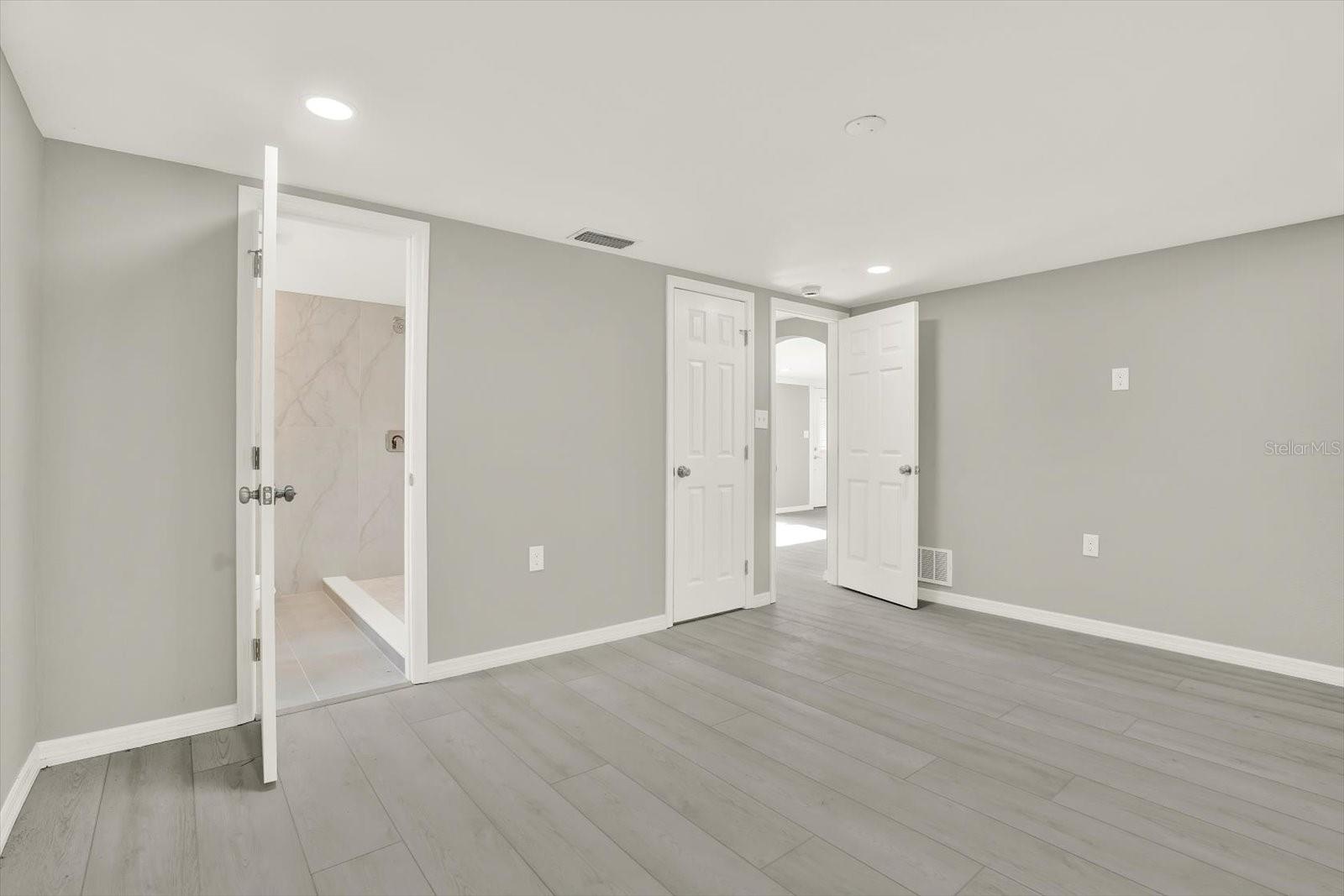 Image 11 of 33 For 7831 Fox Hollow Drive