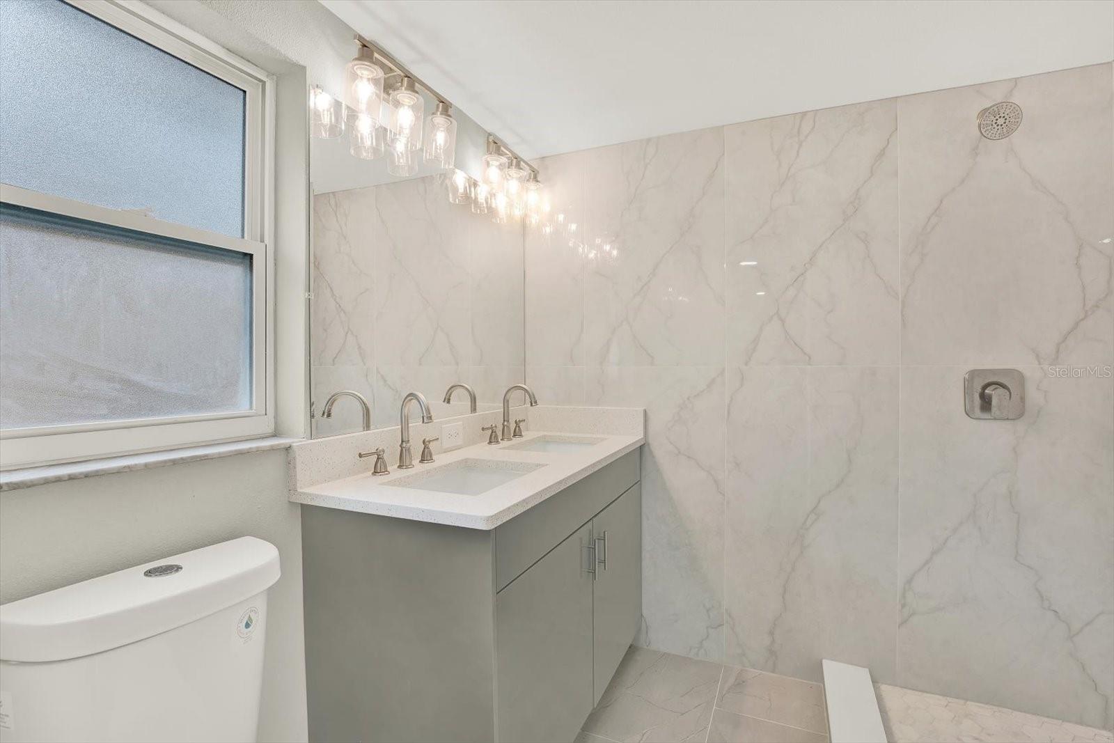 Image 14 of 33 For 7831 Fox Hollow Drive