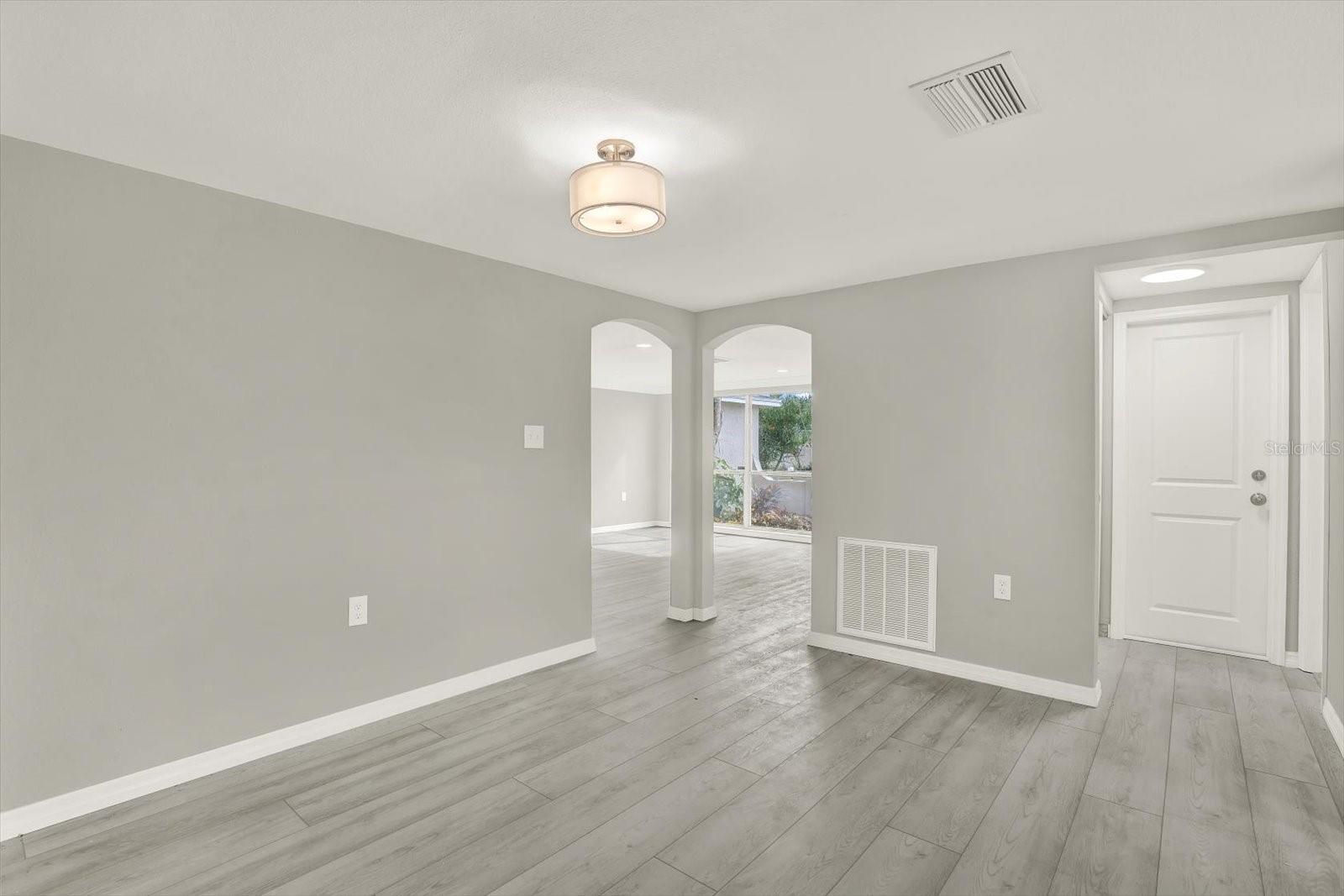 Image 19 of 33 For 7831 Fox Hollow Drive