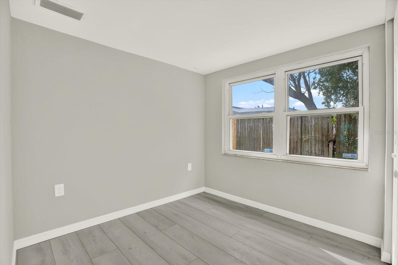 Image 21 of 33 For 7831 Fox Hollow Drive