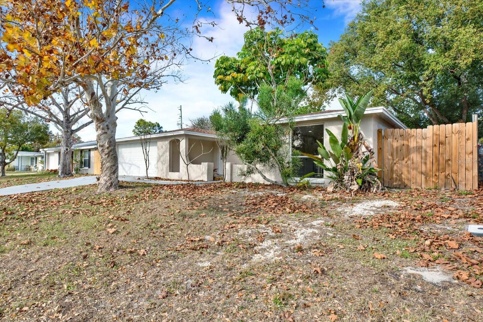 Image 28 of 33 For 7831 Fox Hollow Drive