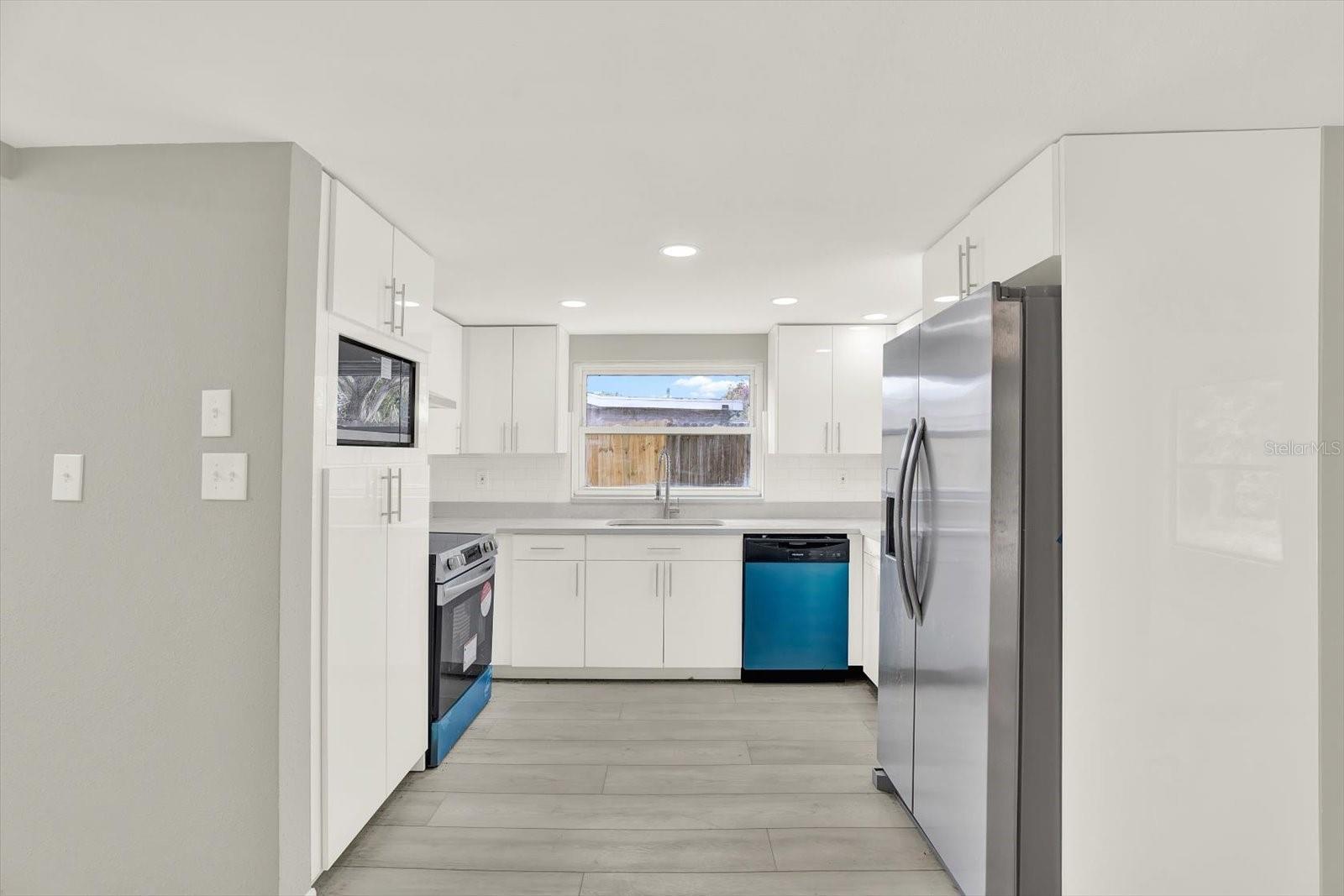 Image 4 of 33 For 7831 Fox Hollow Drive