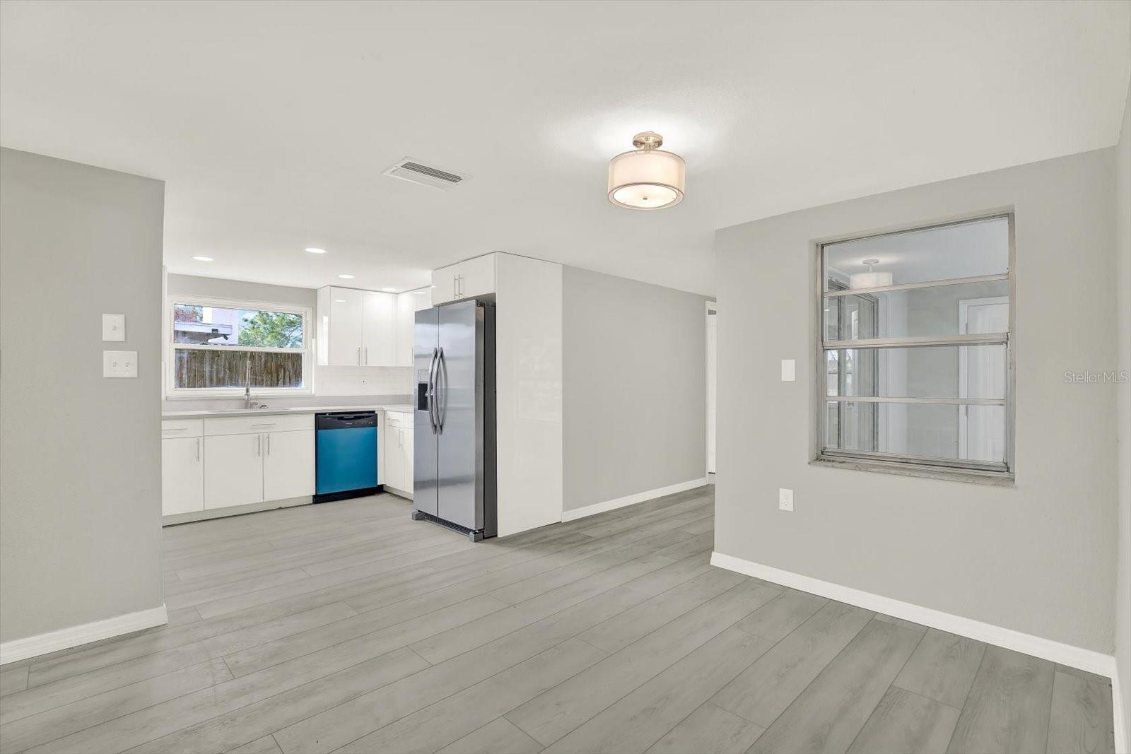 Image 6 of 33 For 7831 Fox Hollow Drive