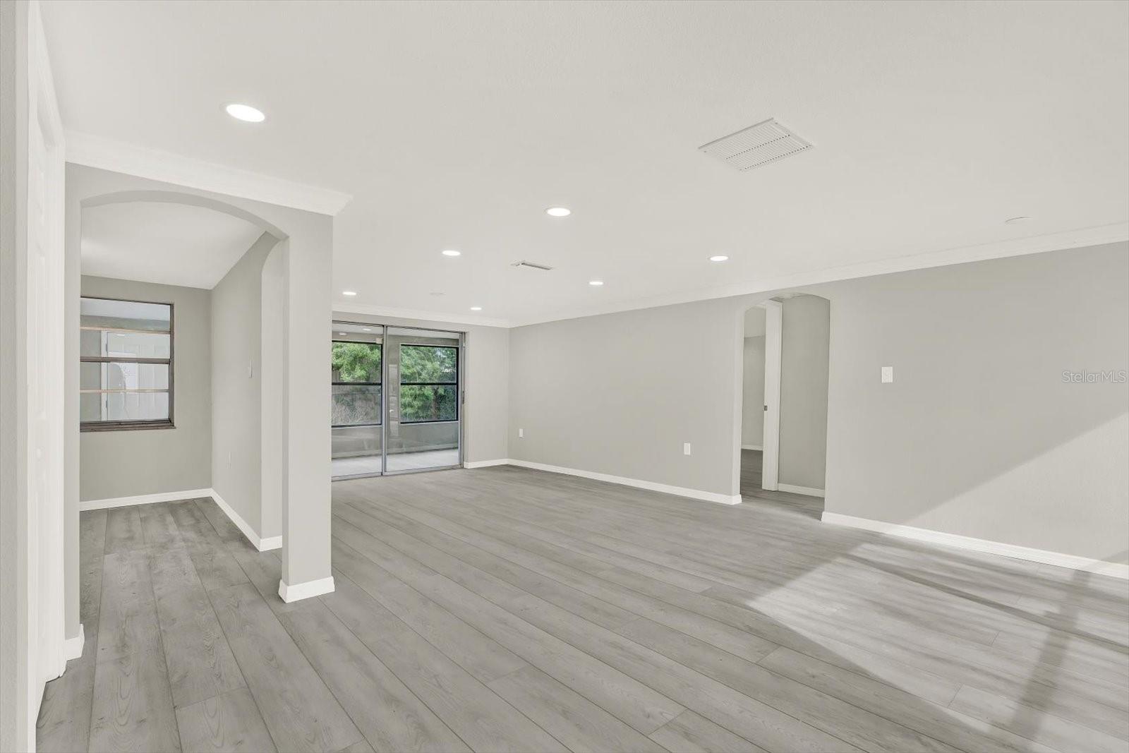 Image 7 of 33 For 7831 Fox Hollow Drive