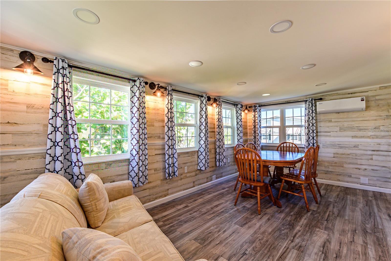 Image 4 of 37 For 5248 Antigua Drive