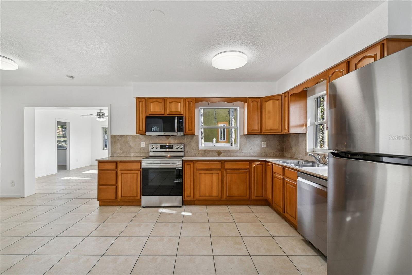 Image 6 of 32 For 4601 River Hills Drive