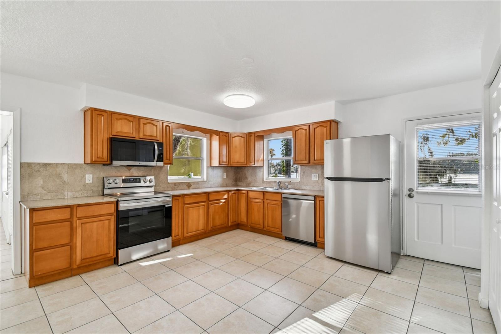 Image 7 of 32 For 4601 River Hills Drive