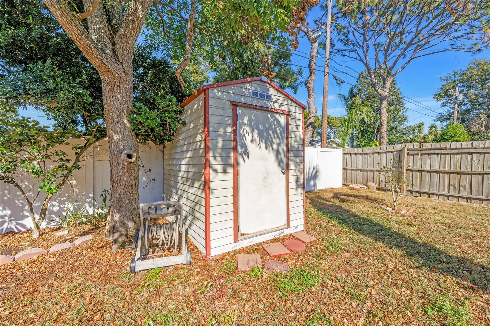 Image 21 of 24 For 11343 87th Avenue