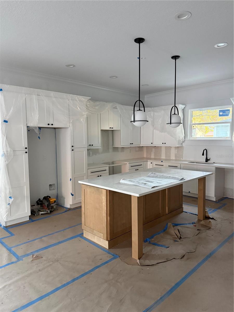 Listing photo id 8 for 1213 Flora Street