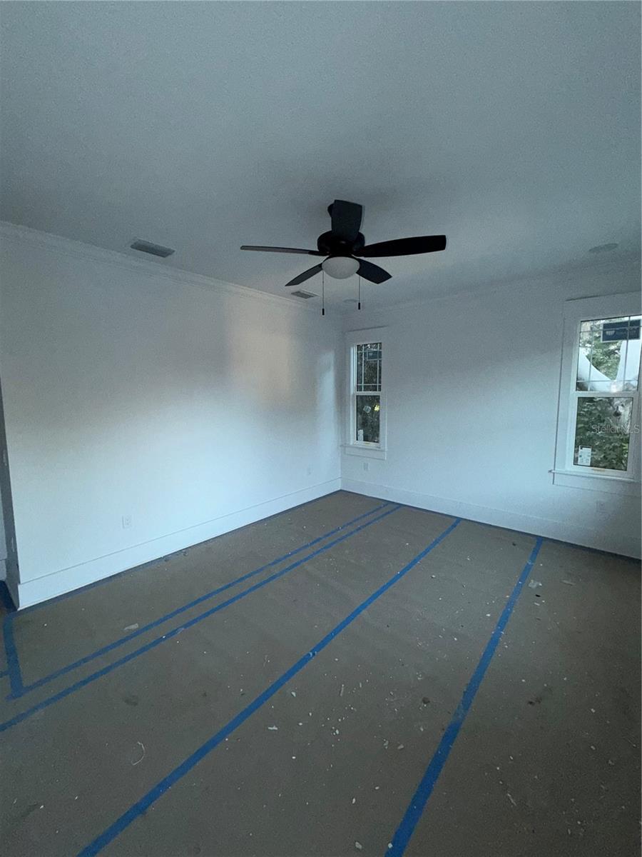 Listing photo id 13 for 1213 Flora Street