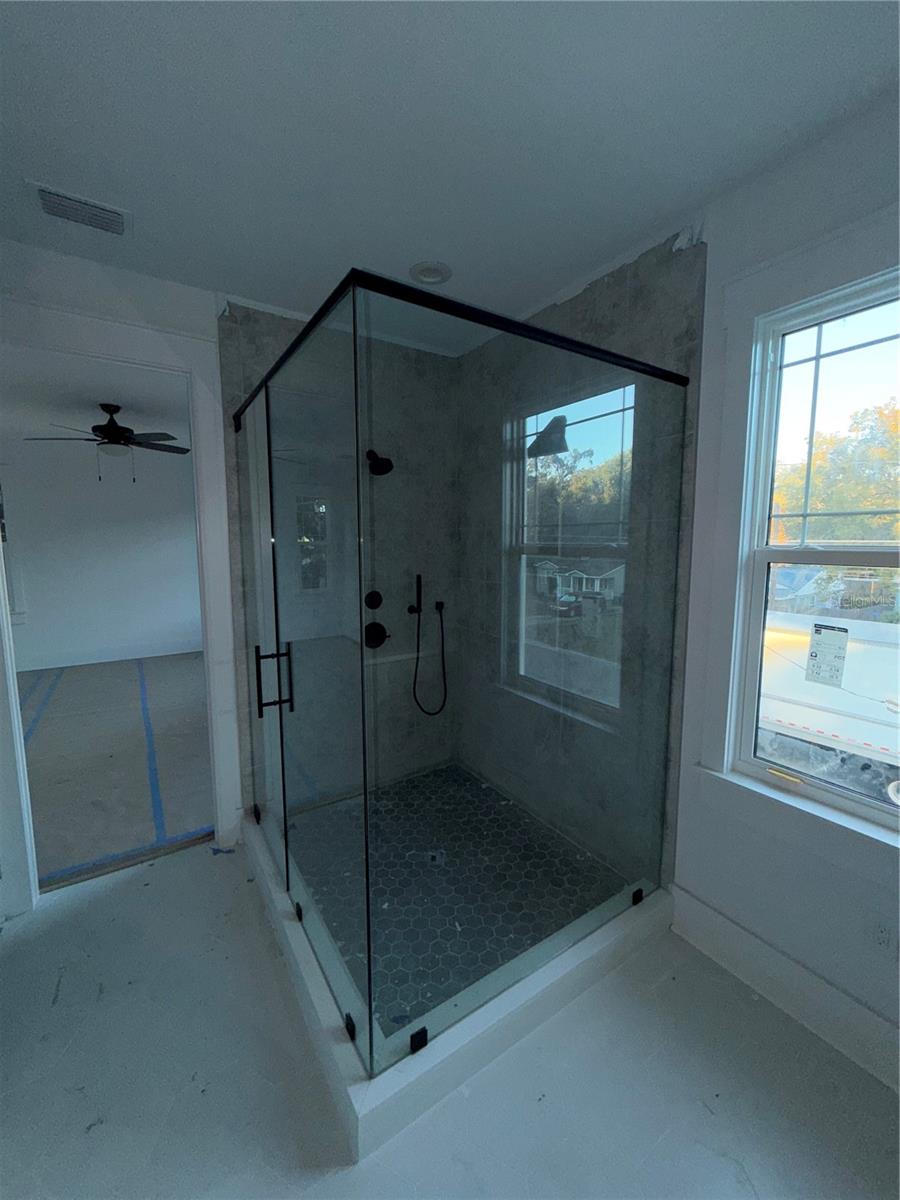 Listing photo id 14 for 1213 Flora Street