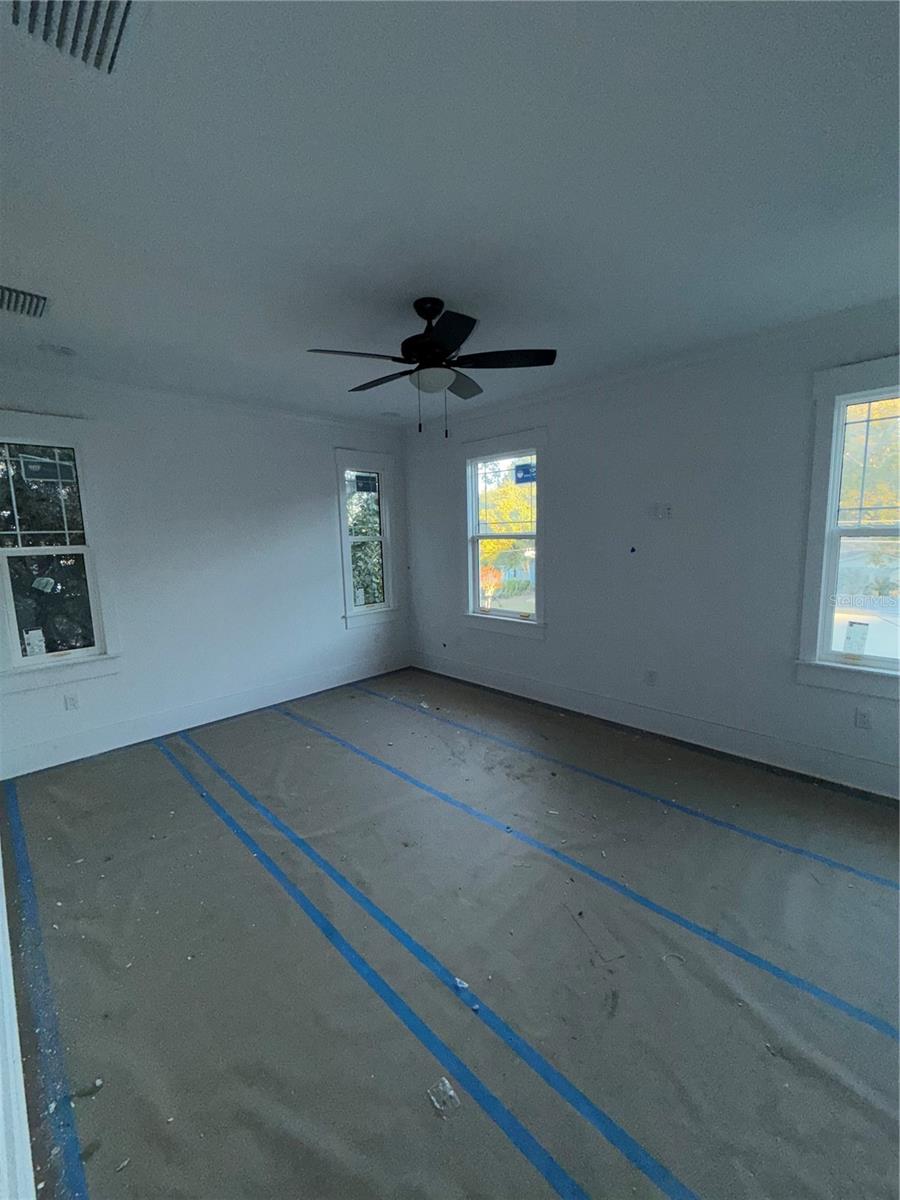 Listing photo id 16 for 1213 Flora Street