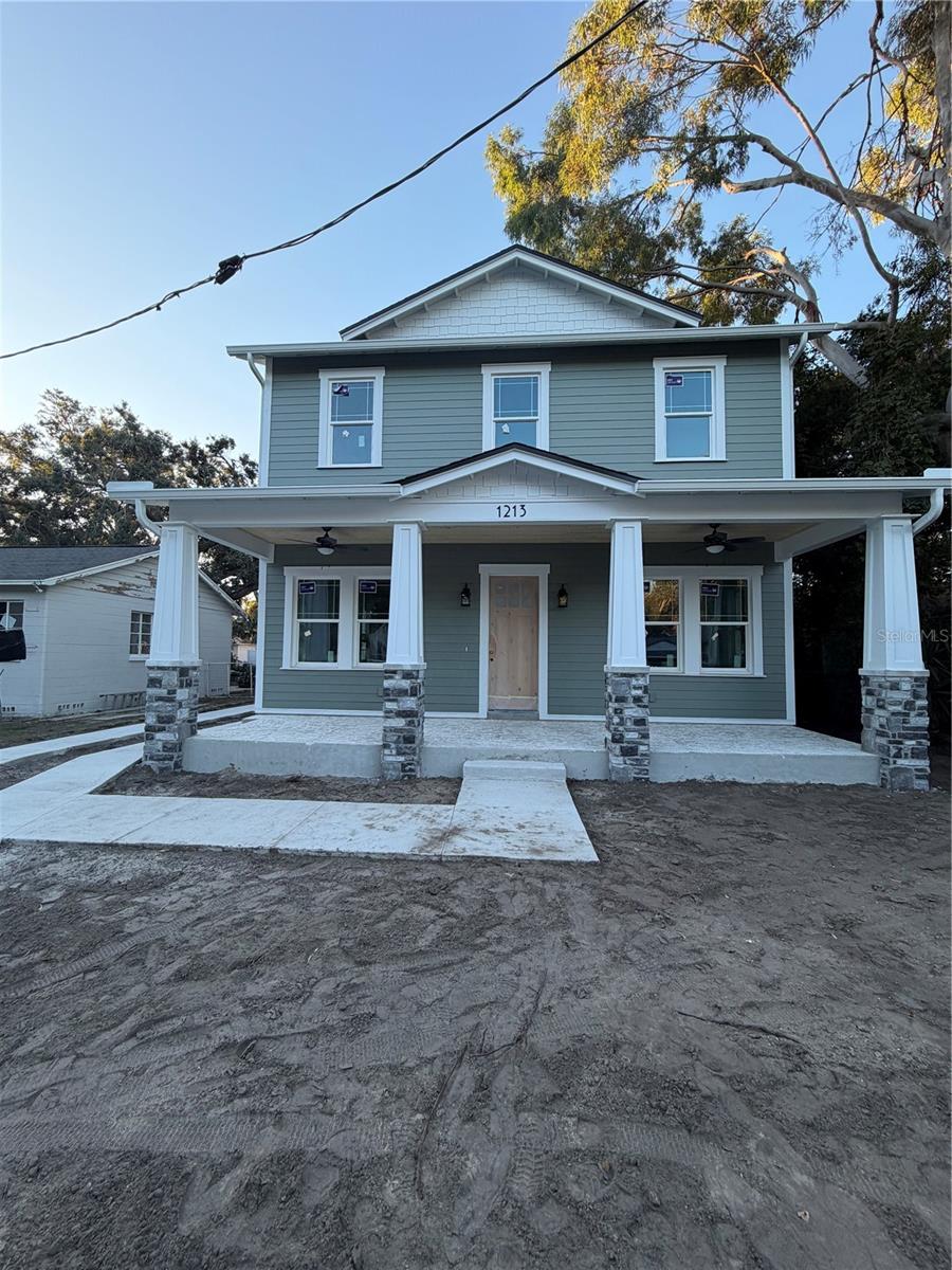 Listing photo id 3 for 1213 Flora Street