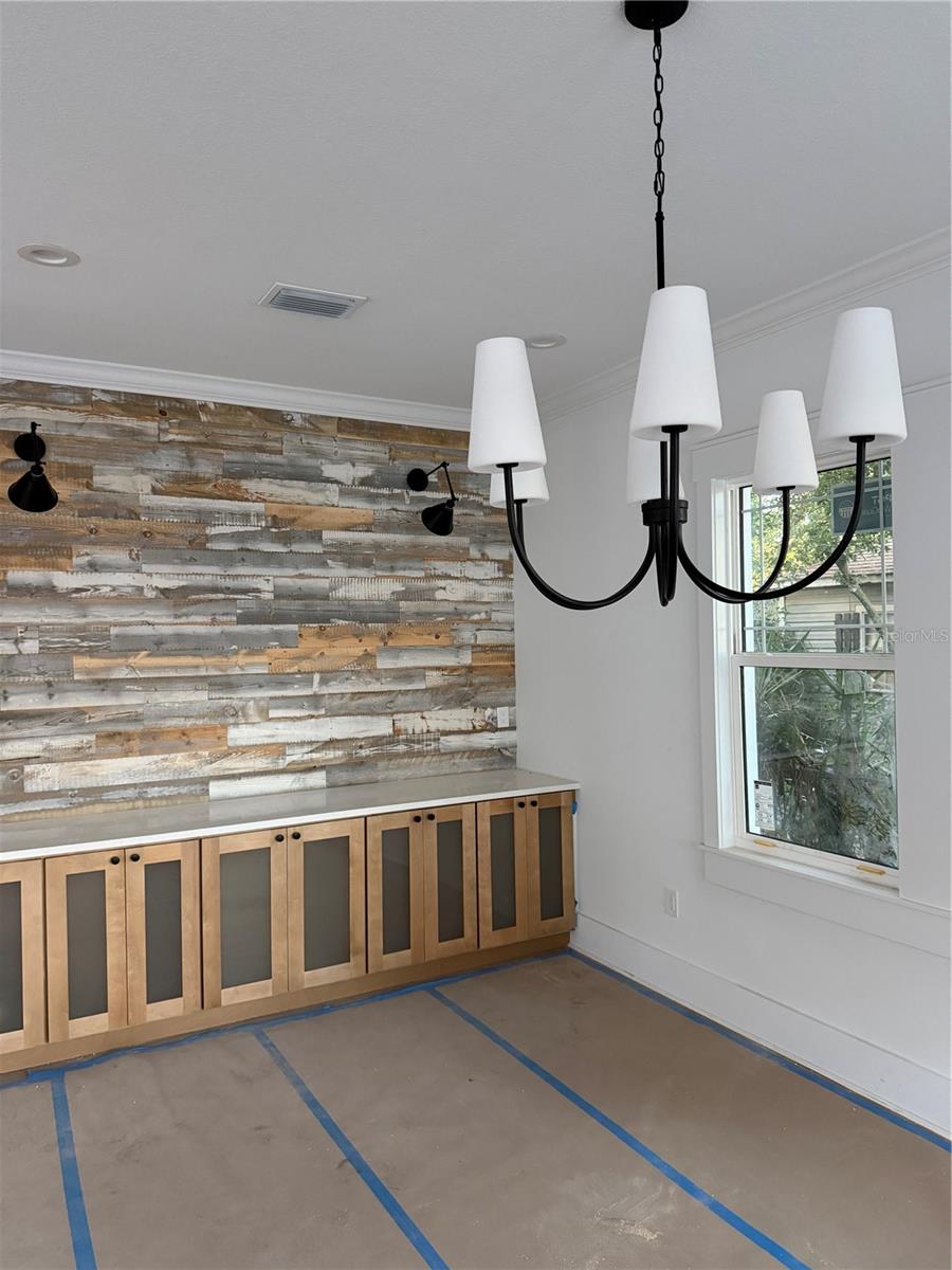 Listing photo id 7 for 1213 Flora Street