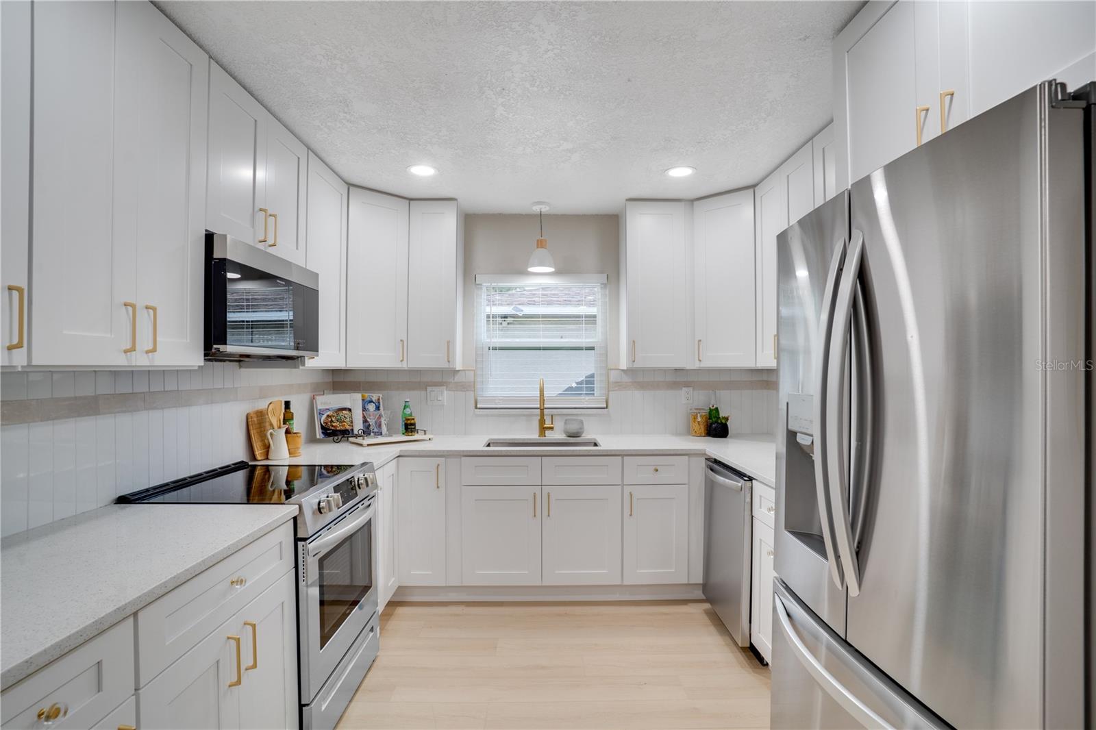 Image 11 of 34 For 11249 Longhill Drive N