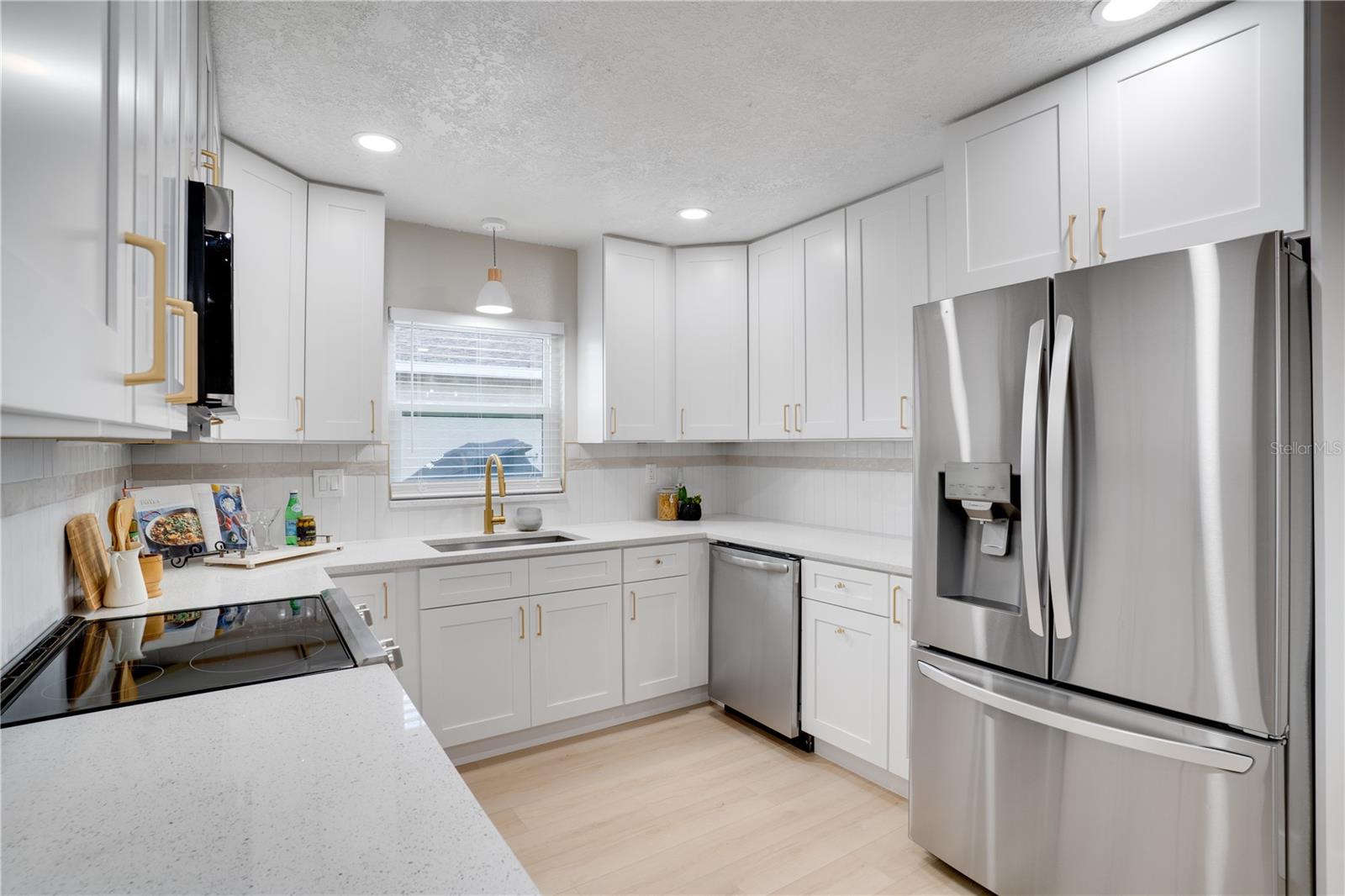 Image 12 of 34 For 11249 Longhill Drive N