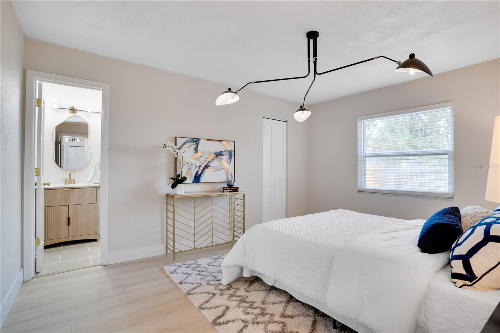 Image 15 of 34 For 11249 Longhill Drive N