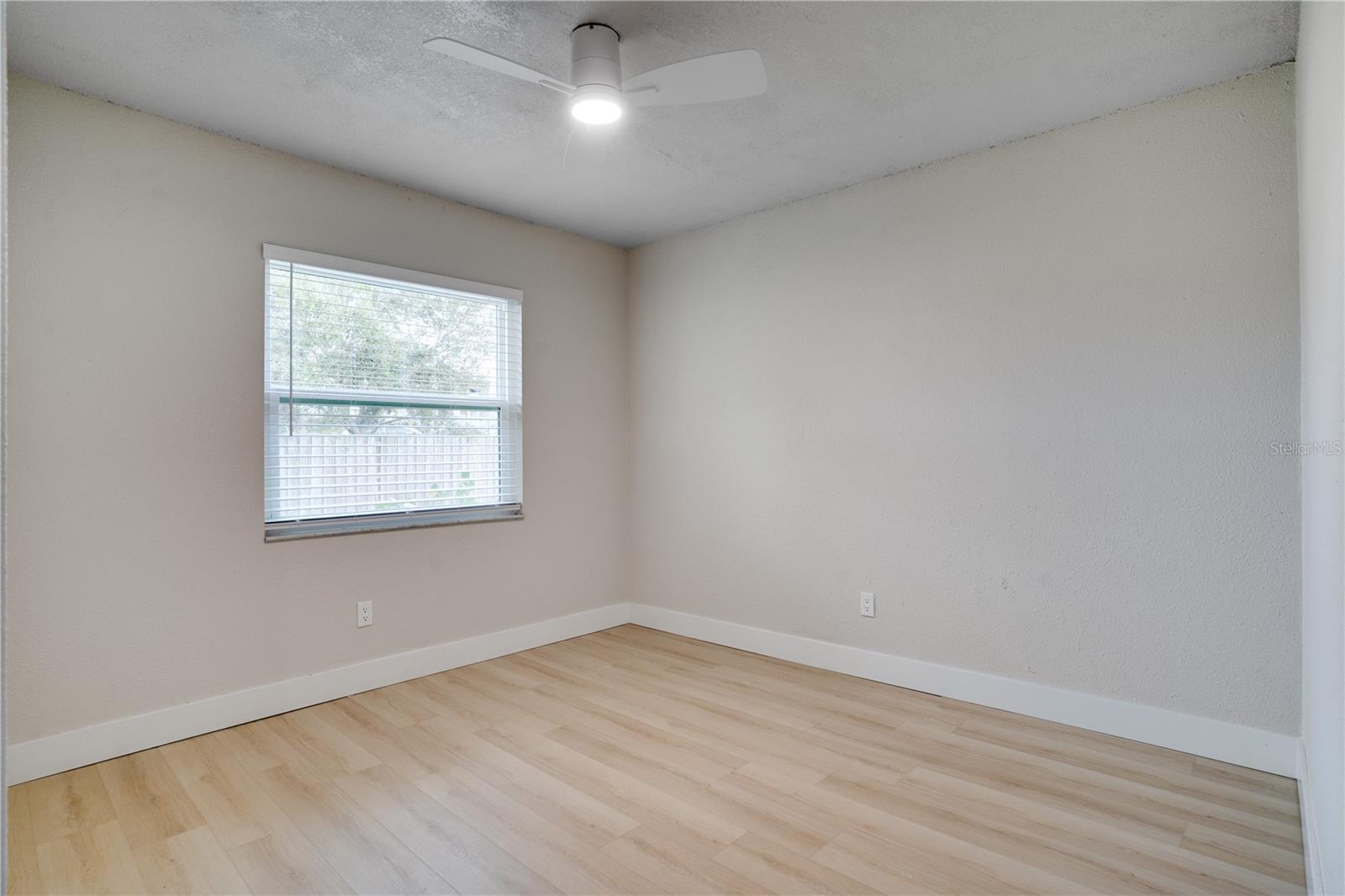 Image 22 of 34 For 11249 Longhill Drive N