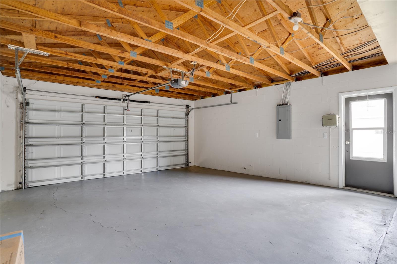 Image 25 of 34 For 11249 Longhill Drive N