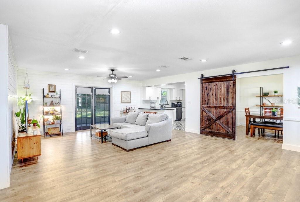 Listing photo id 8 for 117 Crestview Drive