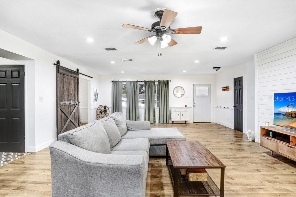 Listing photo id 10 for 117 Crestview Drive