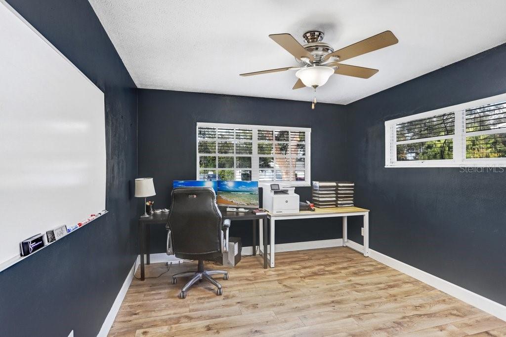 Listing photo id 20 for 117 Crestview Drive