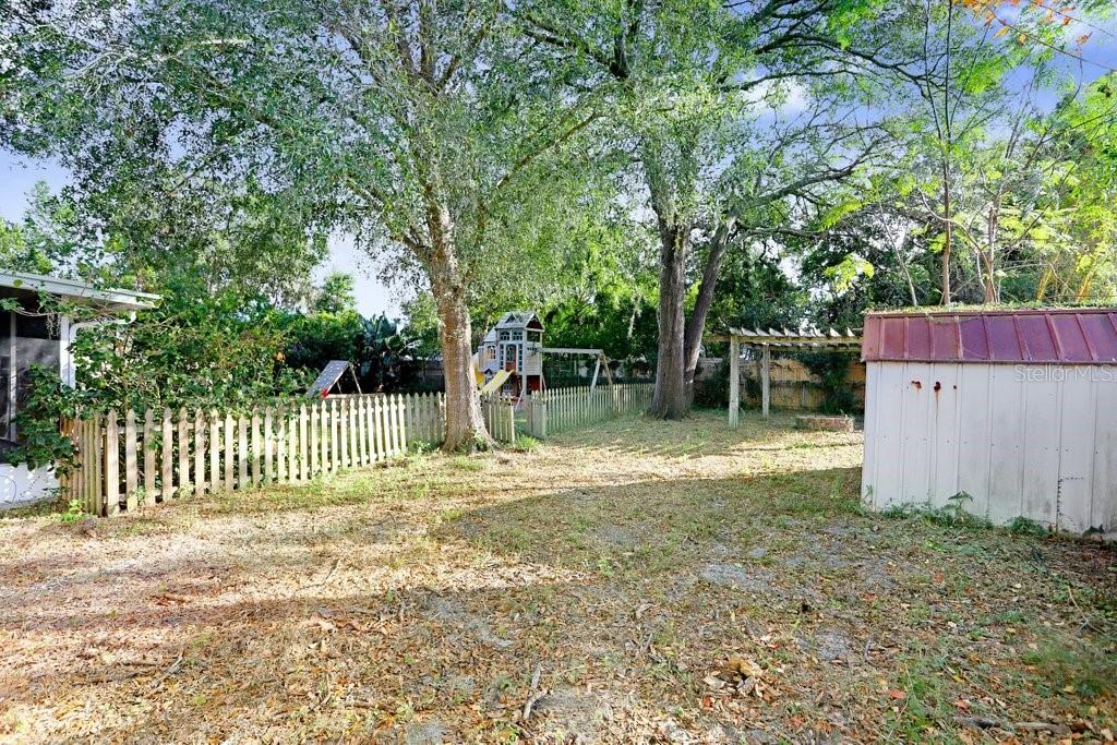 Listing photo id 24 for 117 Crestview Drive