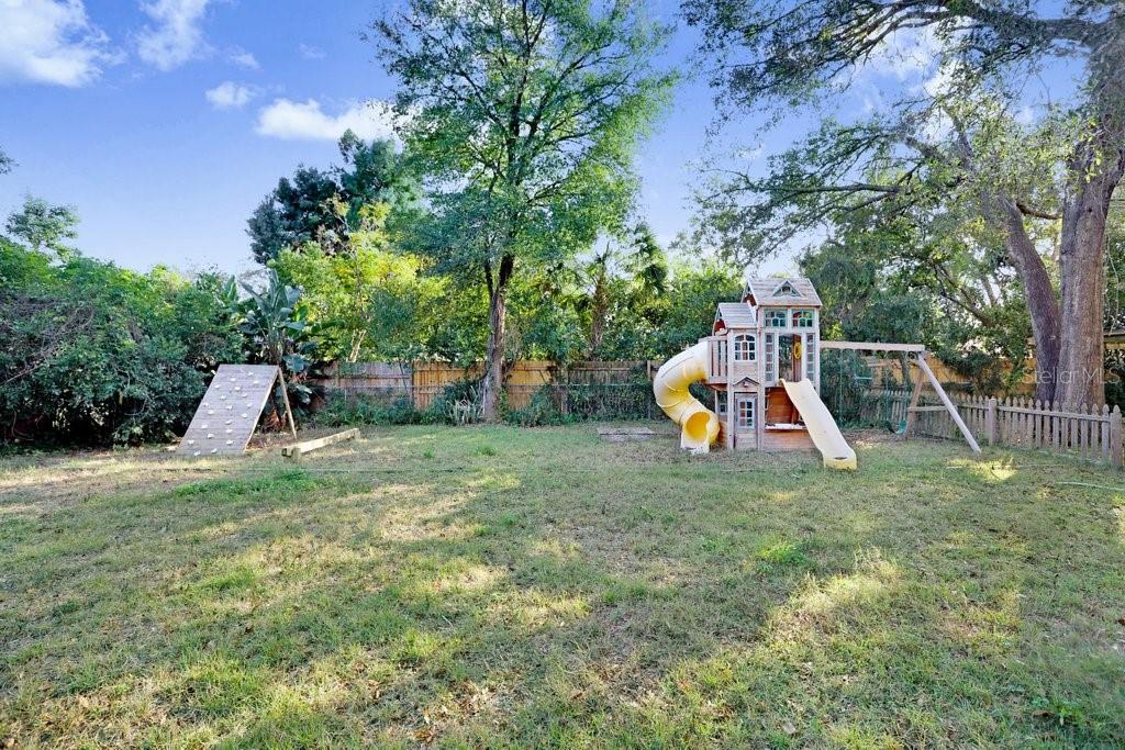 Listing photo id 25 for 117 Crestview Drive