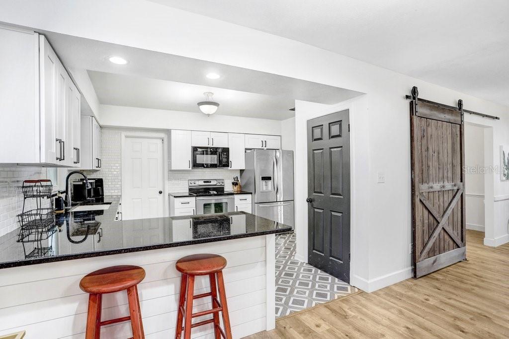 Listing photo id 5 for 117 Crestview Drive