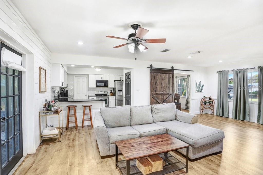 Listing photo id 7 for 117 Crestview Drive