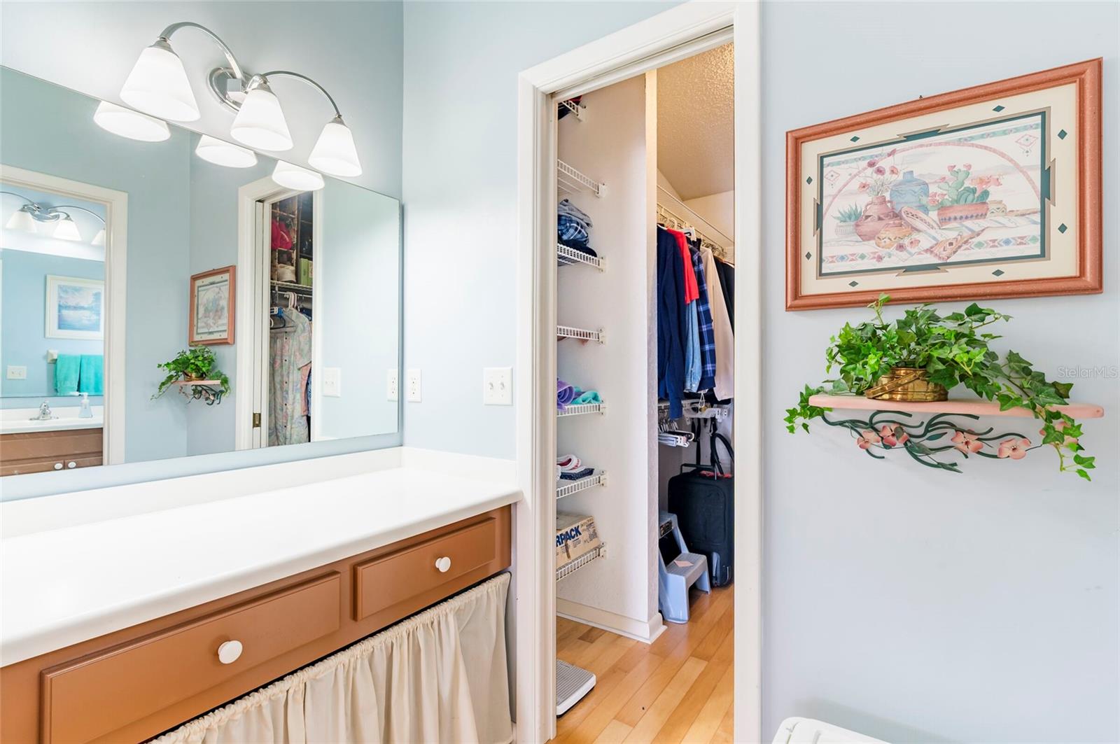 Listing photo id 11 for 1589 Ridge Top Way